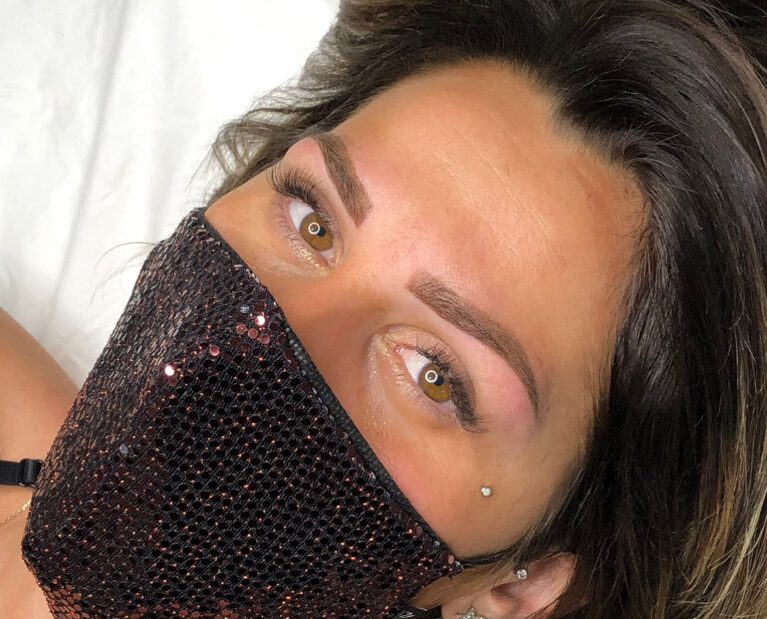 Micro cejas efecto polvo​